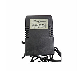 Eliminador de Pilhas Câmera Digital Entrada 110/220V Saída 8,4V - 2Amp Lune 1