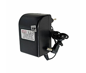 Eliminador de Pilhas Entrada 110/220V Saída 7,5V 500mA 90° Plug P4 Maxxi 1