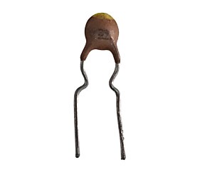 Capacitor Cerâmico 39pF x 50V = 39 Marron/Amarelo